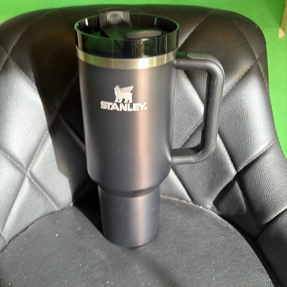 Stanley Tumbler 40oz - Picture 1 of 5